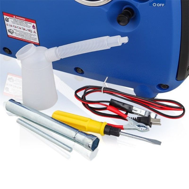 Included accessories for Hyundai HY2000Si with cables, funnel, and tools